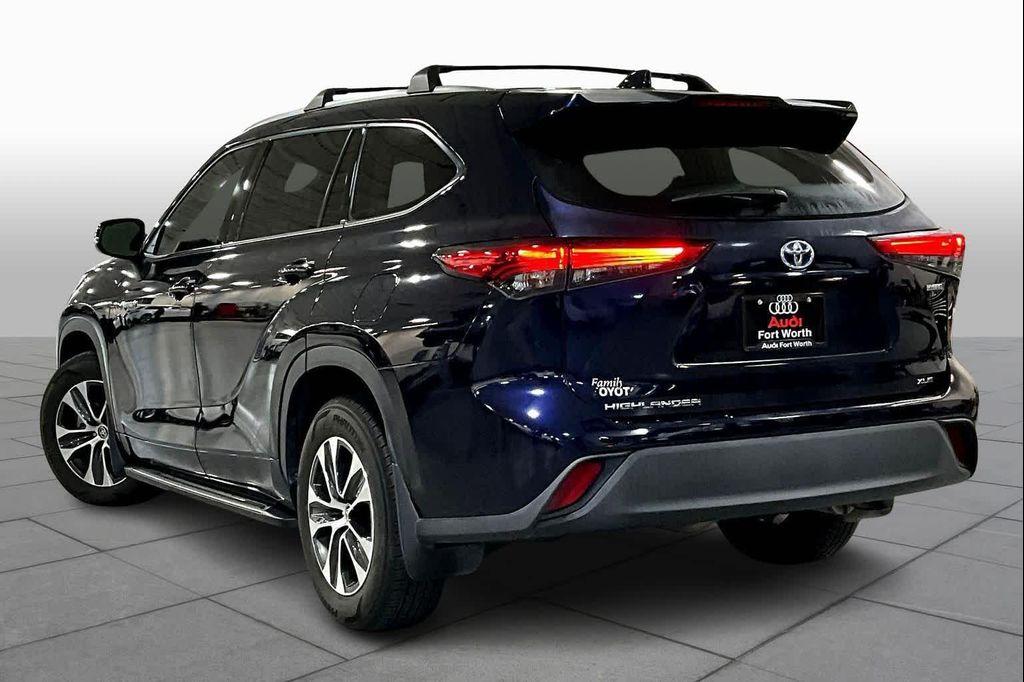 used 2021 Toyota Highlander Hybrid car, priced at $27,700