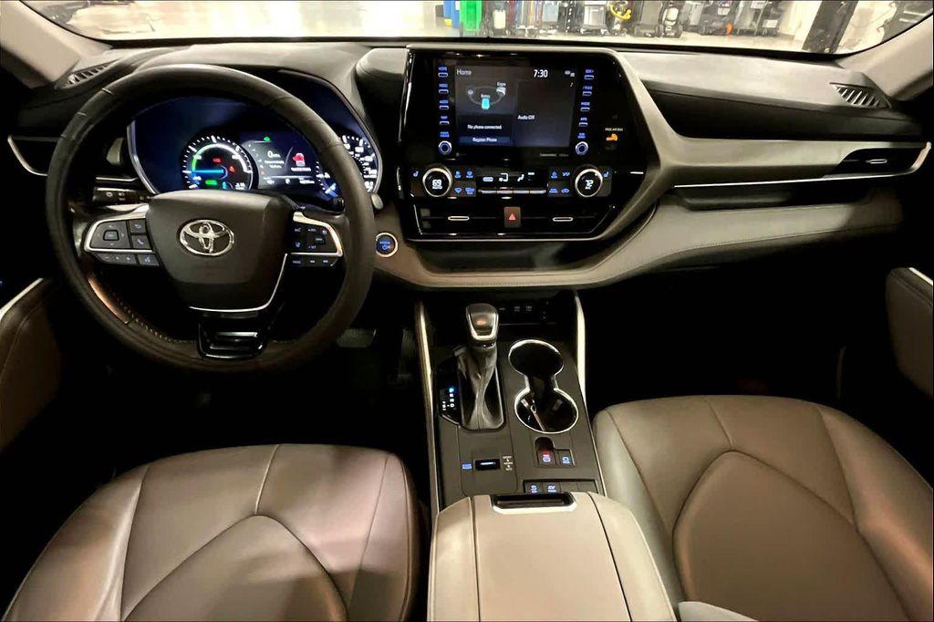 used 2021 Toyota Highlander Hybrid car, priced at $27,700