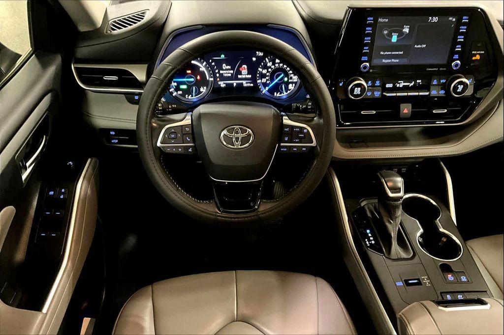used 2021 Toyota Highlander Hybrid car, priced at $27,700