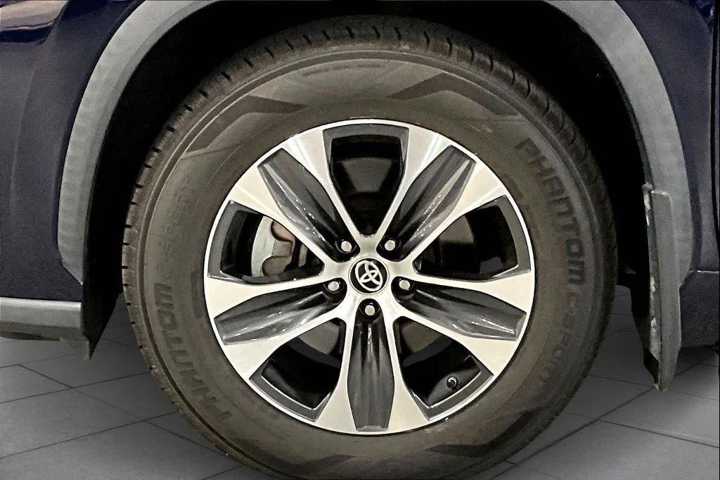 used 2021 Toyota Highlander Hybrid car, priced at $27,700