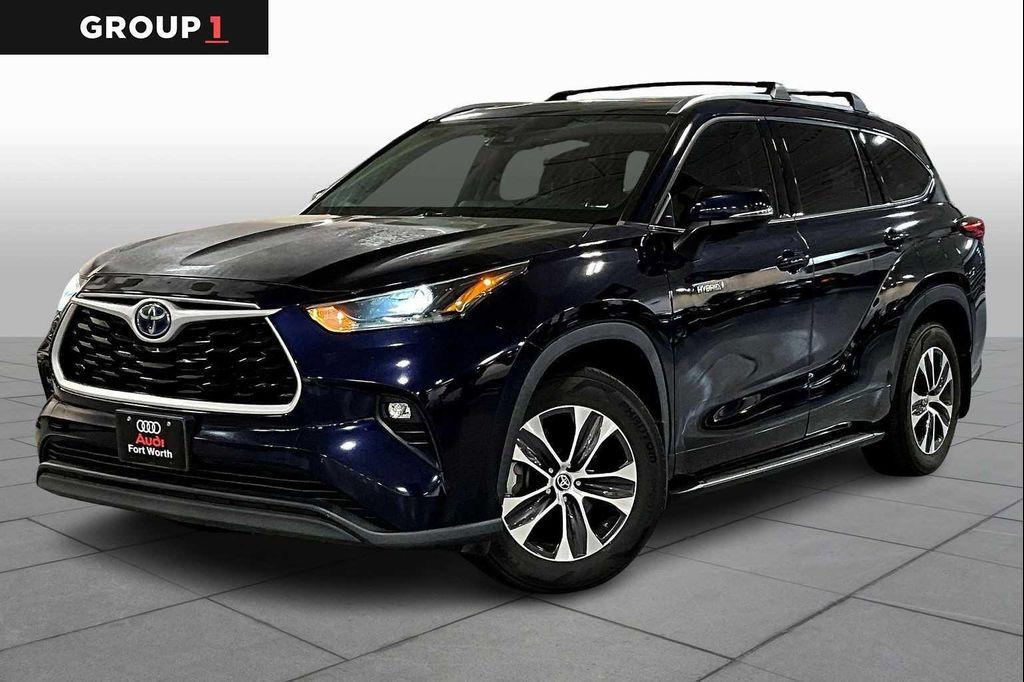 used 2021 Toyota Highlander Hybrid car, priced at $27,700