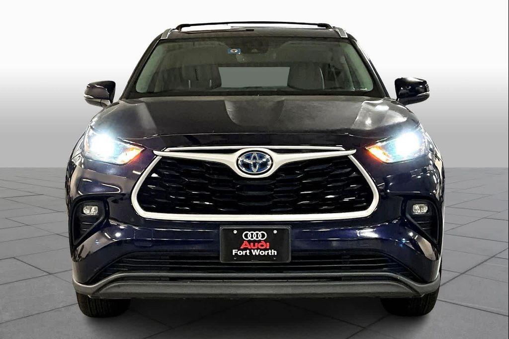 used 2021 Toyota Highlander Hybrid car, priced at $27,700