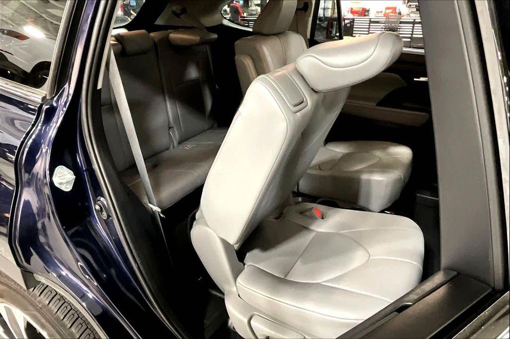 used 2021 Toyota Highlander Hybrid car, priced at $27,700