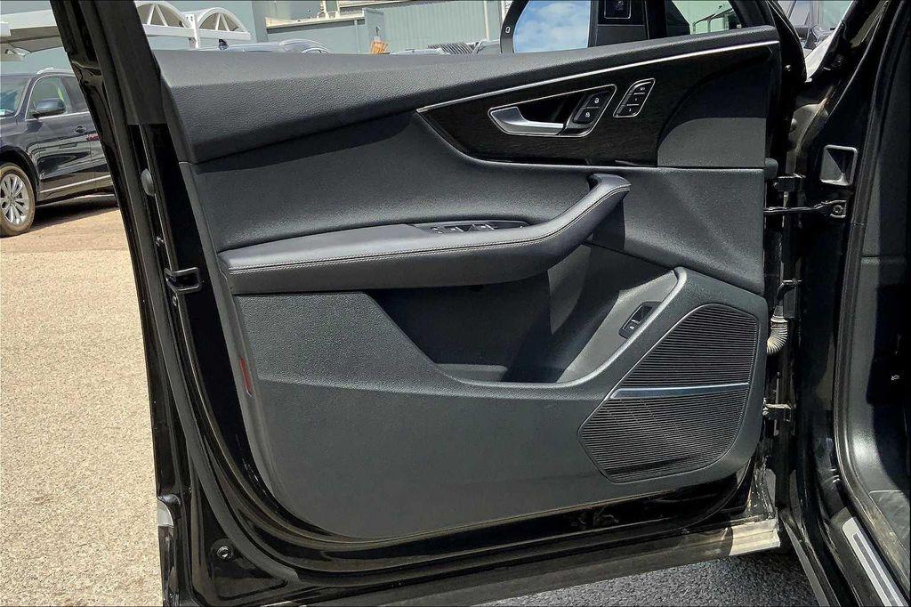 used 2025 Audi Q7 car, priced at $59,700