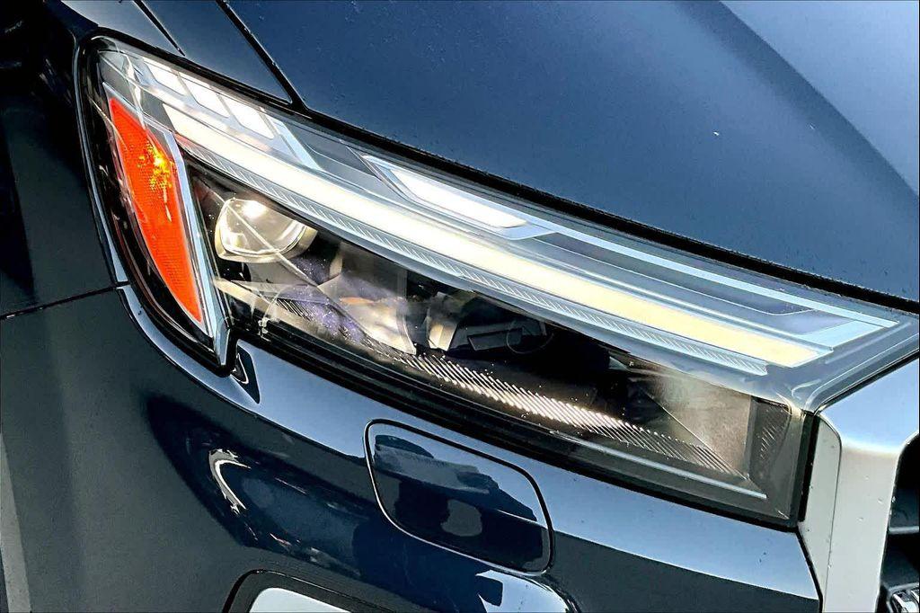 new 2026 Audi Q7 car, priced at $81,105