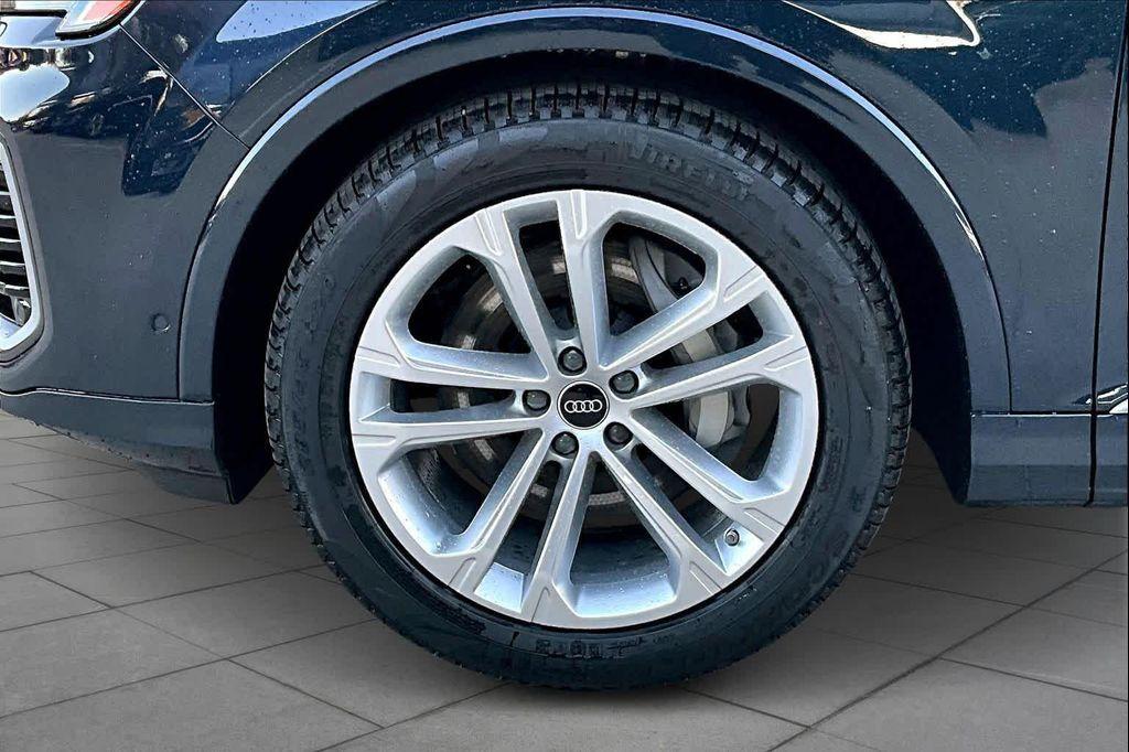 new 2026 Audi Q7 car, priced at $81,105