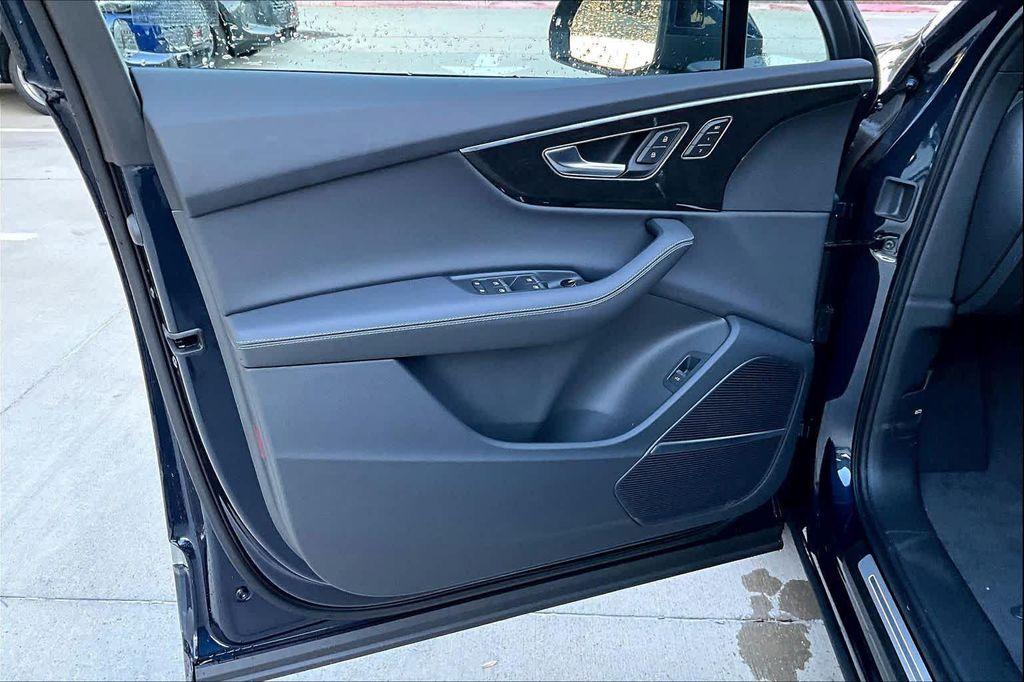new 2026 Audi Q7 car, priced at $81,105
