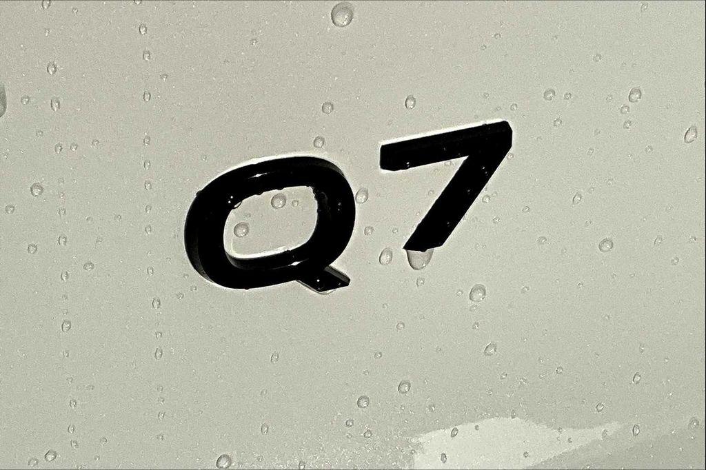 new 2025 Audi Q7 car, priced at $76,950