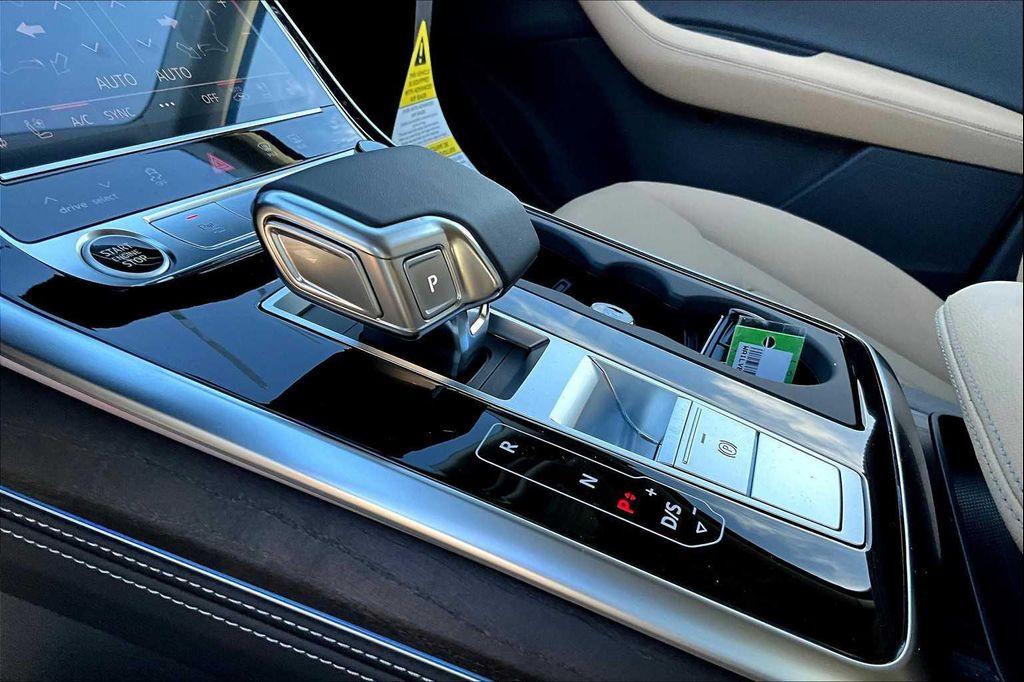 new 2025 Audi Q7 car, priced at $76,950