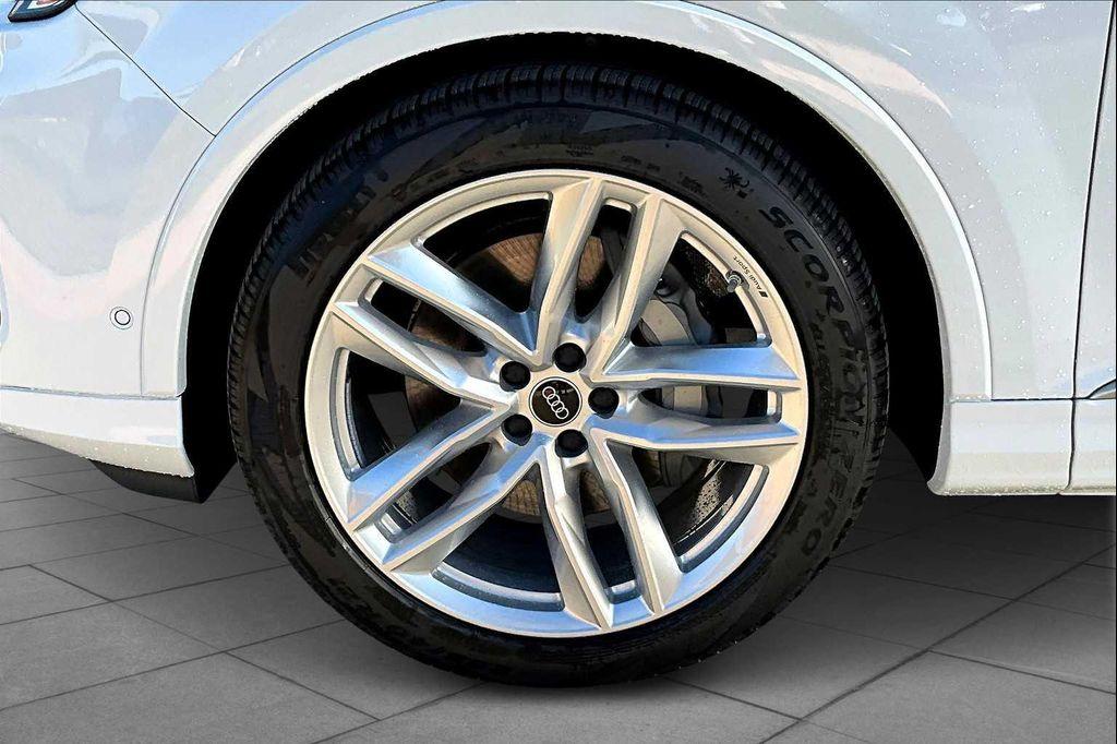 new 2025 Audi Q7 car, priced at $76,950
