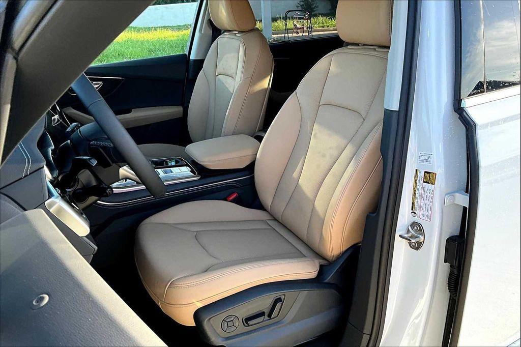 new 2025 Audi Q7 car, priced at $76,950
