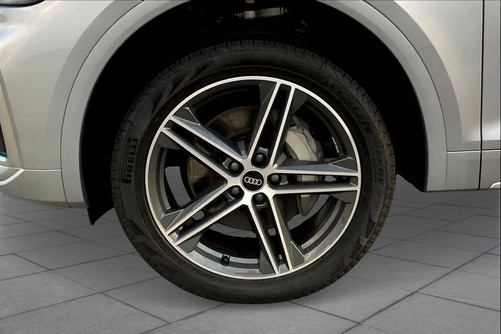 new 2025 Audi Q5 car, priced at $65,929