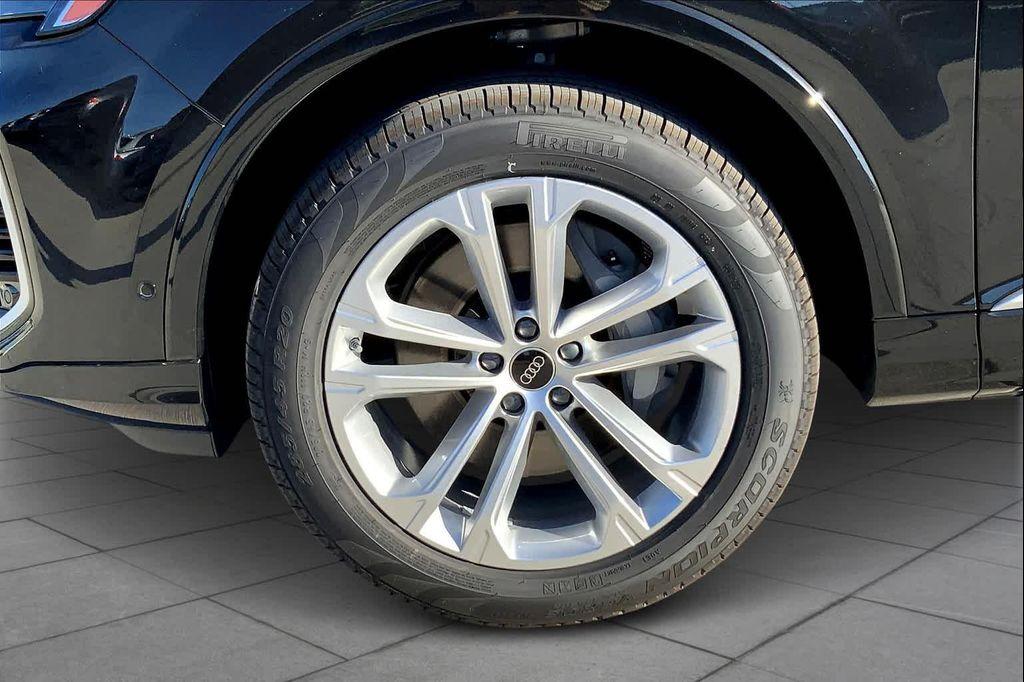 new 2025 Audi Q7 car, priced at $73,678