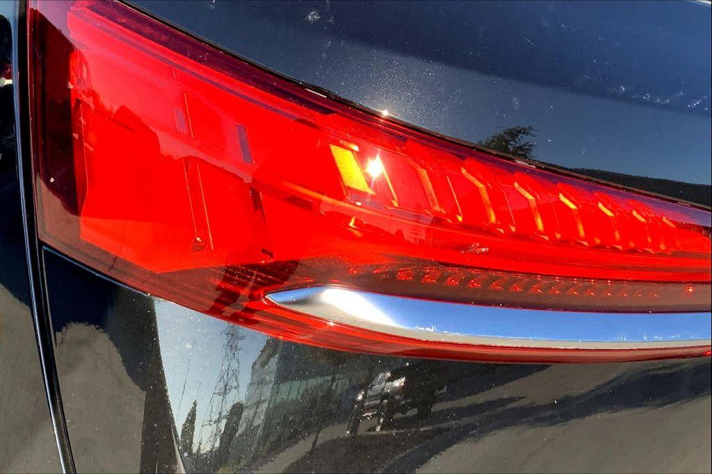 new 2025 Audi Q7 car, priced at $73,678