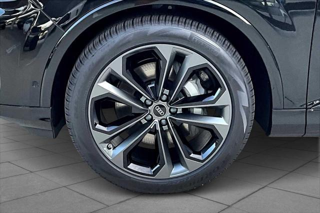 new 2025 Audi Q7 car, priced at $77,450