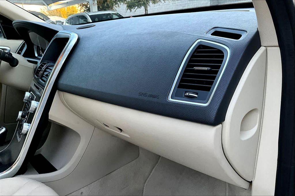 used 2015 Volvo XC60 car, priced at $13,700