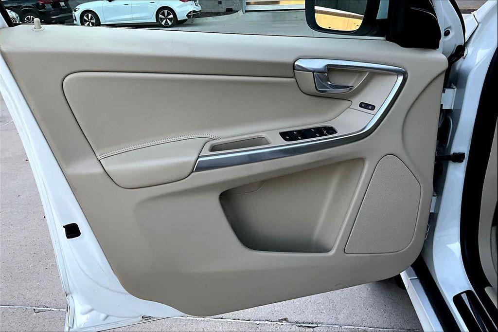 used 2015 Volvo XC60 car, priced at $13,700