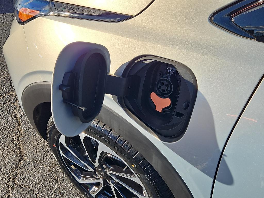 used 2022 Chevrolet Bolt EUV car, priced at $20,000