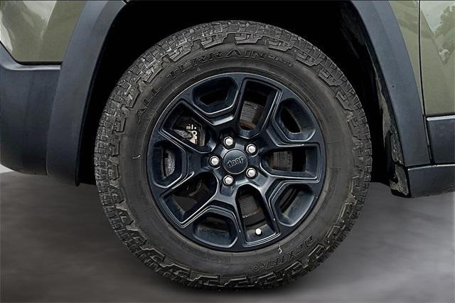 used 2019 Jeep Cherokee car, priced at $18,315