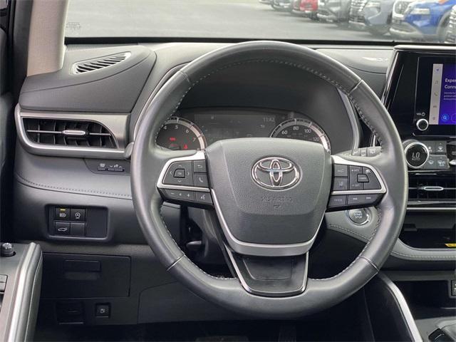 used 2023 Toyota Highlander car, priced at $36,164