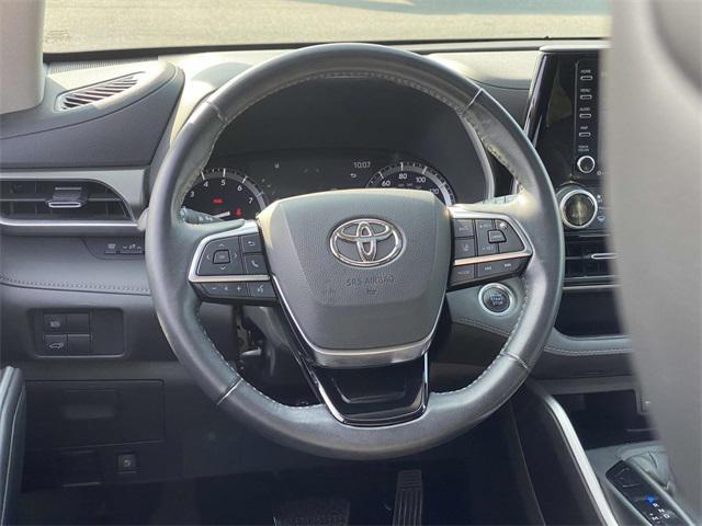 used 2021 Toyota Highlander car, priced at $30,999