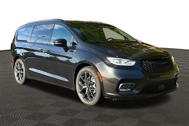 used 2022 Chrysler Pacifica car, priced at $17,619