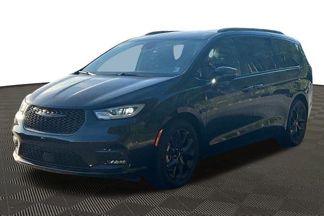 used 2022 Chrysler Pacifica car, priced at $17,619