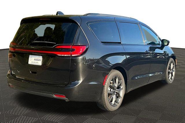 used 2022 Chrysler Pacifica car, priced at $17,619
