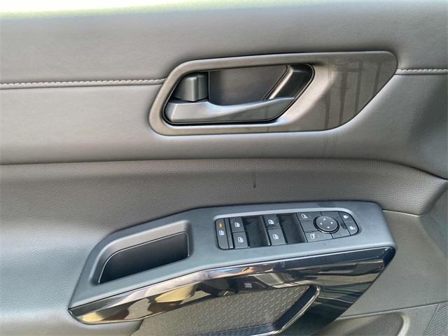 new 2025 Nissan Pathfinder car, priced at $35,243