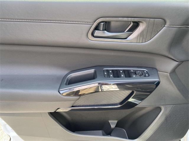 new 2025 Nissan Pathfinder car, priced at $39,092