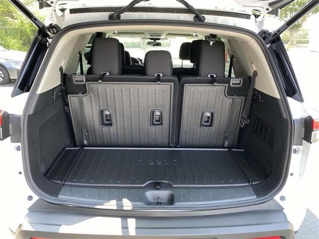 new 2025 Nissan Pathfinder car, priced at $39,092