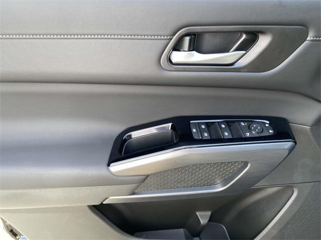 new 2025 Nissan Pathfinder car, priced at $40,921