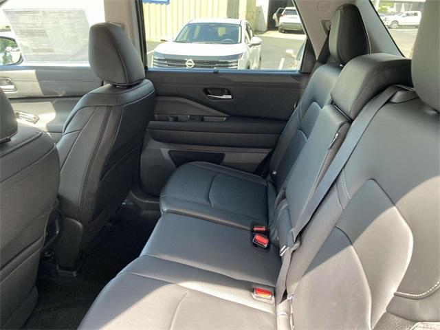 new 2025 Nissan Pathfinder car, priced at $40,921