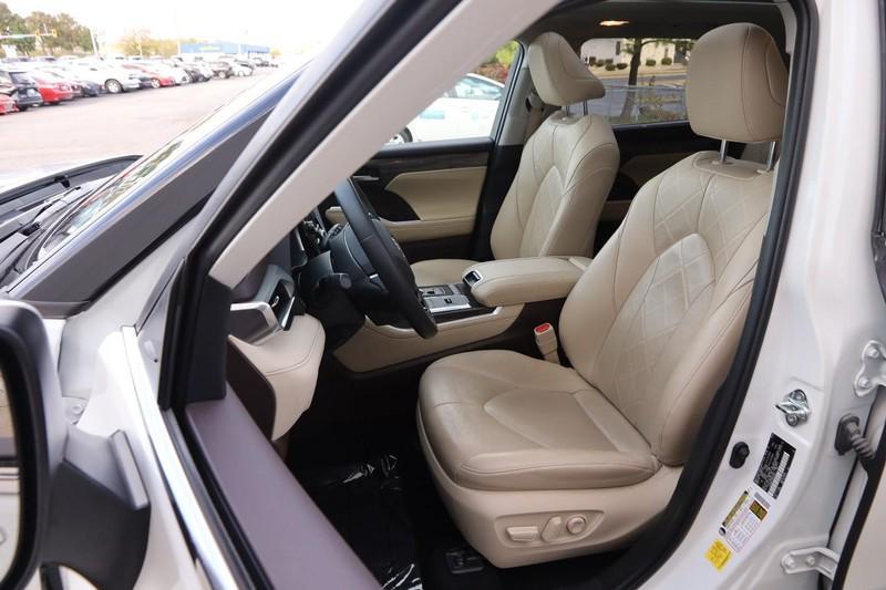 used 2021 Toyota Highlander Hybrid car, priced at $31,933