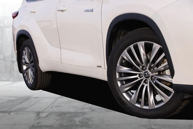 used 2021 Toyota Highlander Hybrid car, priced at $31,933
