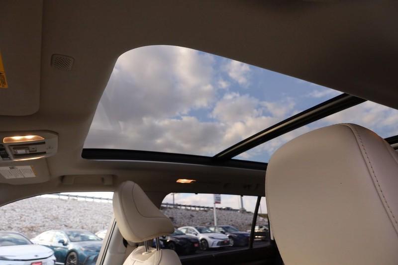 used 2021 Toyota Highlander Hybrid car, priced at $31,933