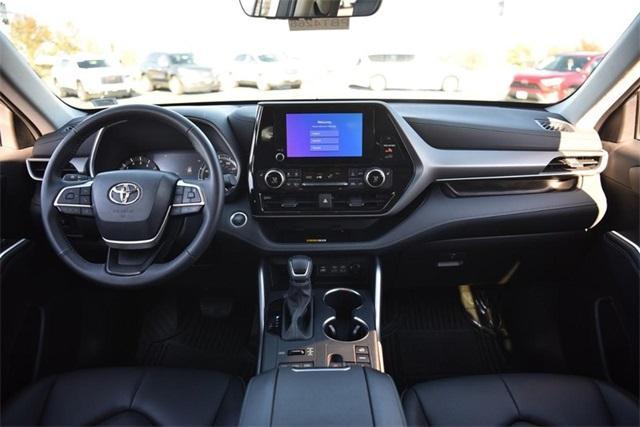 used 2024 Toyota Highlander car, priced at $46,866