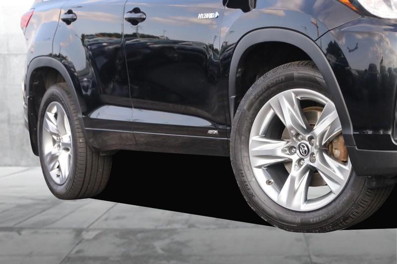 used 2019 Toyota Highlander Hybrid car, priced at $27,190