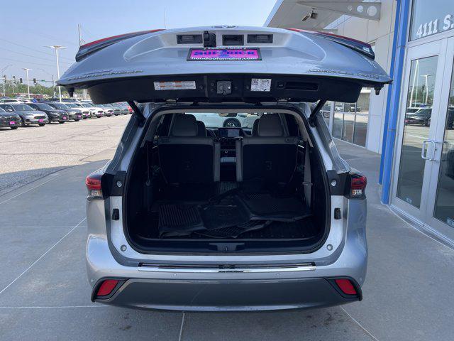 used 2022 Toyota Highlander car, priced at $43,975