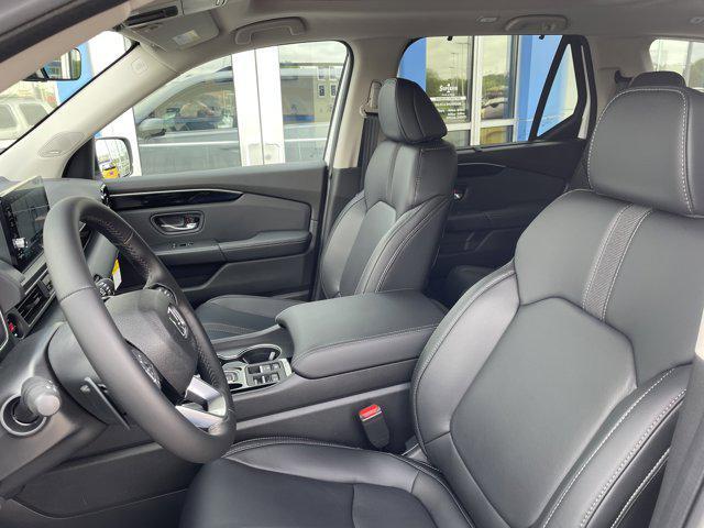 new 2025 Honda Pilot car, priced at $51,550