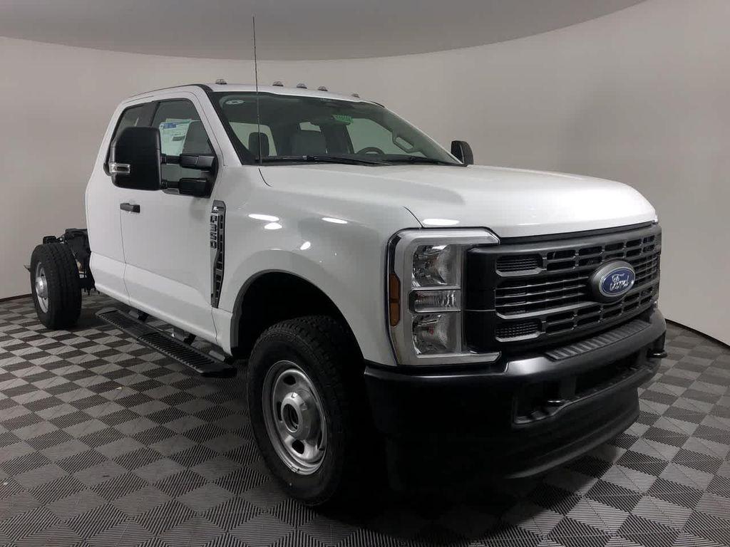 new 2024 Ford F-350 car, priced at $51,000