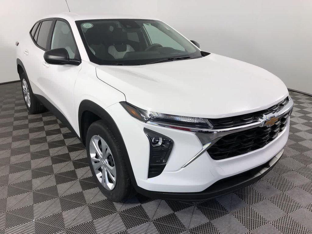 used 2025 Chevrolet Trax car, priced at $18,750