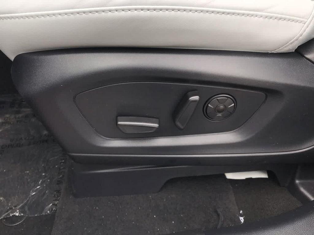 new 2025 Ford Explorer car, priced at $57,674