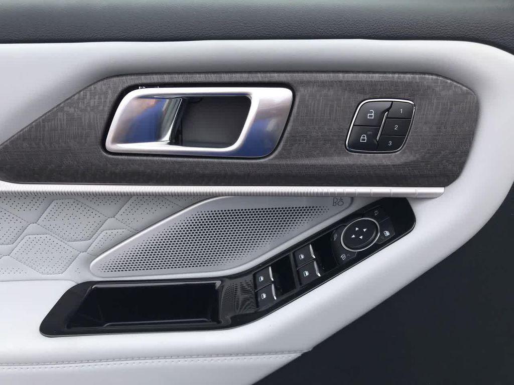 new 2025 Ford Explorer car, priced at $57,674