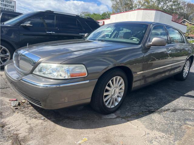 used 2004 Lincoln Town Car car, priced at $7,998