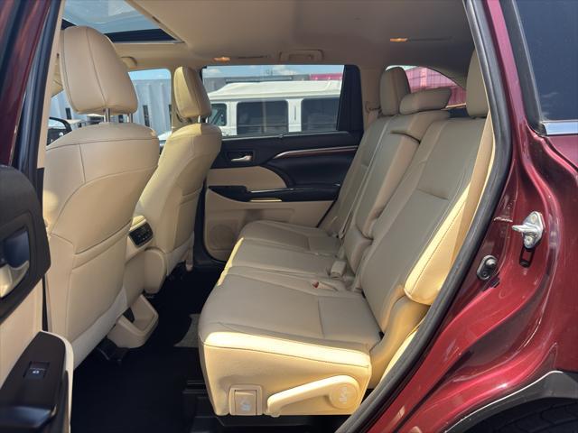 used 2019 Toyota Highlander car, priced at $26,325