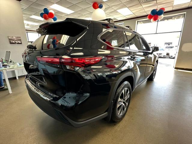 used 2022 Toyota Highlander car, priced at $26,995