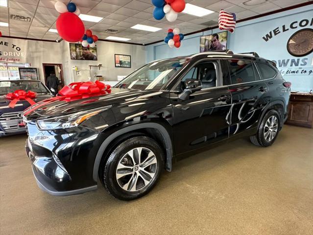 used 2022 Toyota Highlander car, priced at $26,995