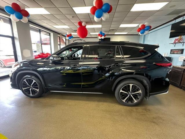 used 2022 Toyota Highlander car, priced at $32,995