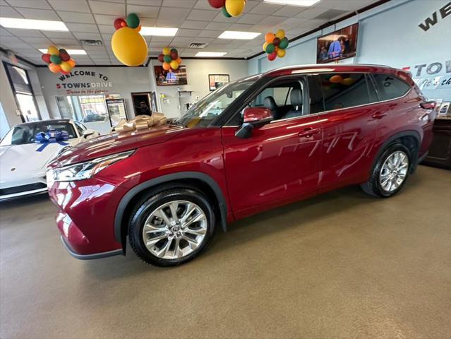 used 2023 Toyota Highlander car, priced at $35,995